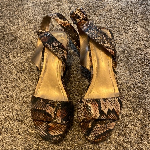 BCBGeneration Platform Wedges Size 7.5 - Picture 1 of 6